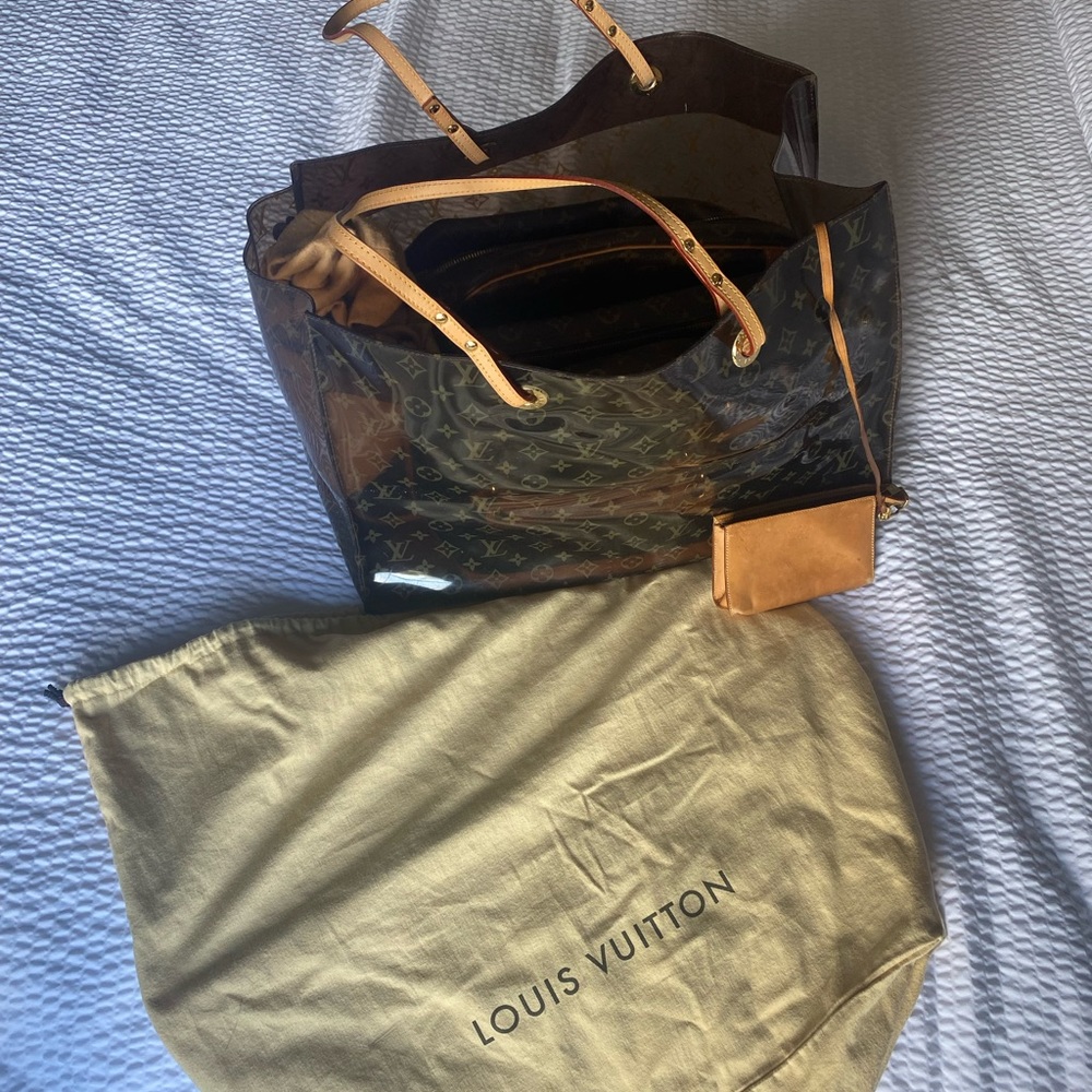 Louis Vuitton beach bag .